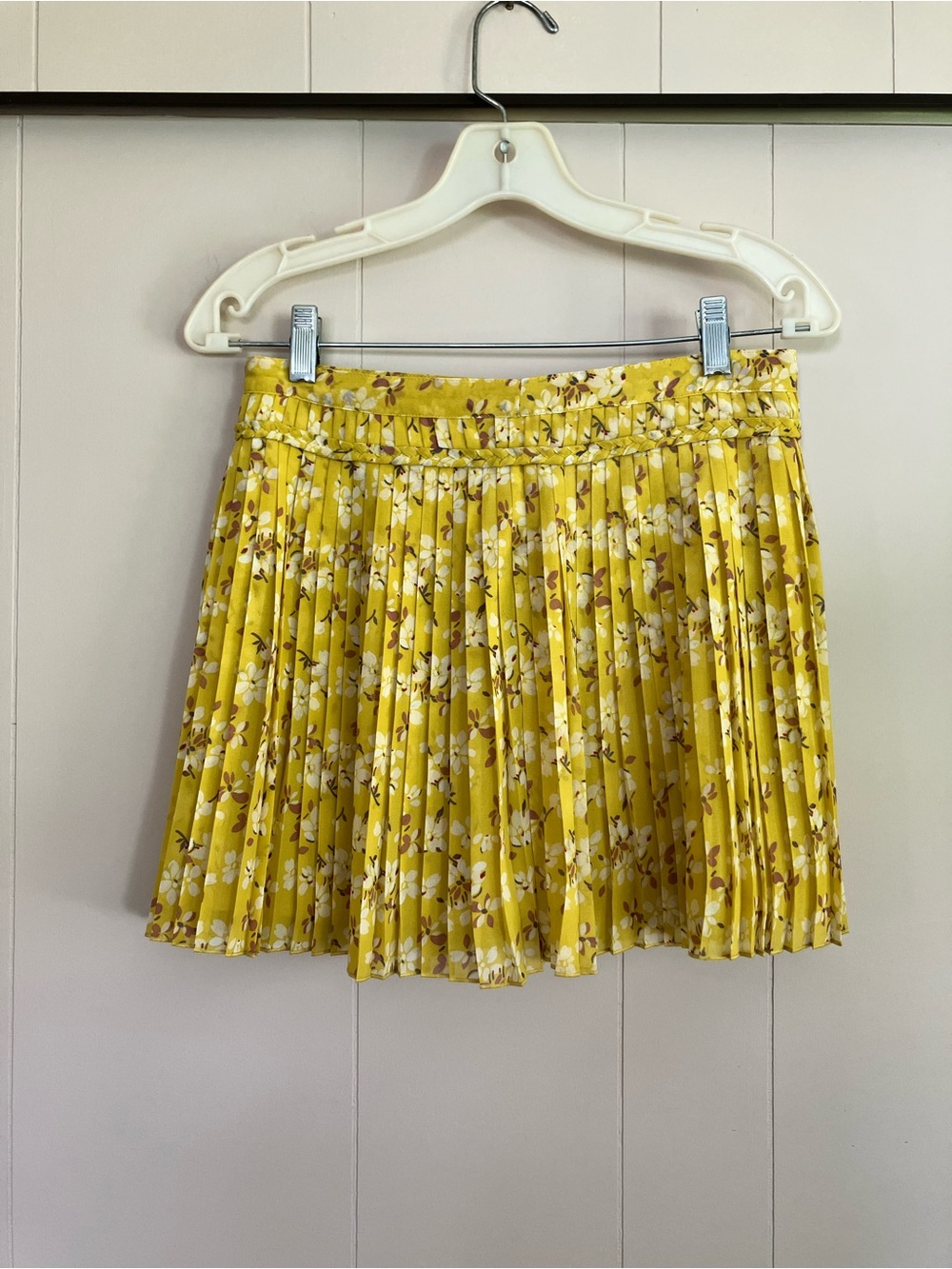American Eagle Outfitters Yellow Floral Pleated Mini Skirt